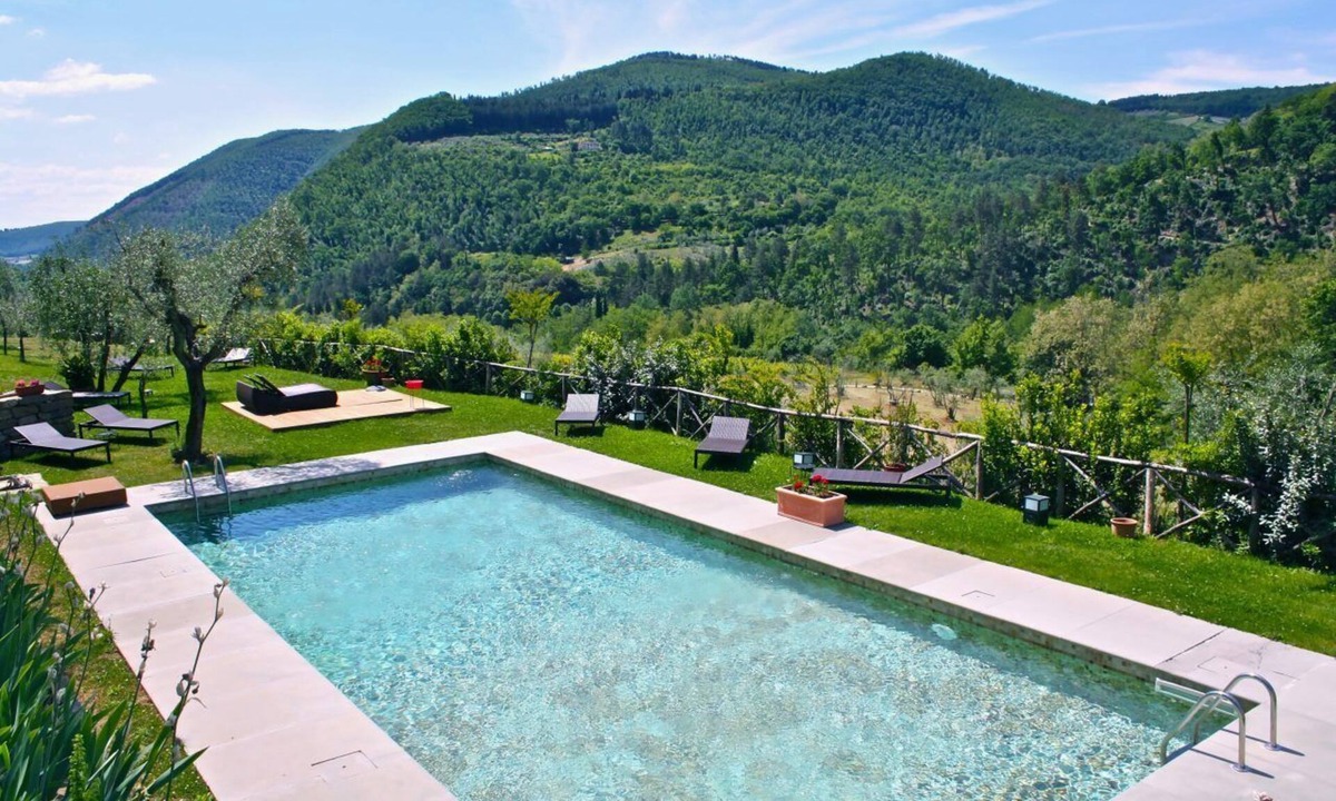 Lubaco Villa | VILLA FIESOLANA - Twelve Bedroom Villa, Sleeps 34
