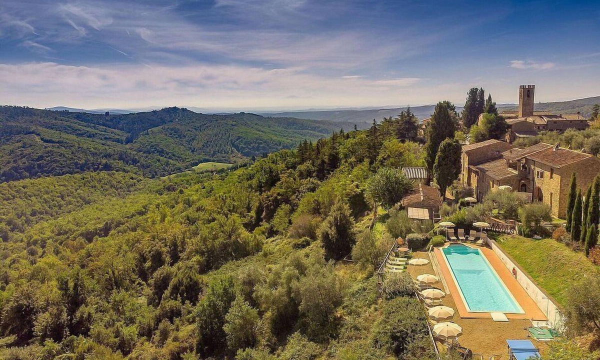 San Vincenti Villa | Villa Gallonero: A spacious age-old farm house surrounded by the greenery, with Free WI-FI.