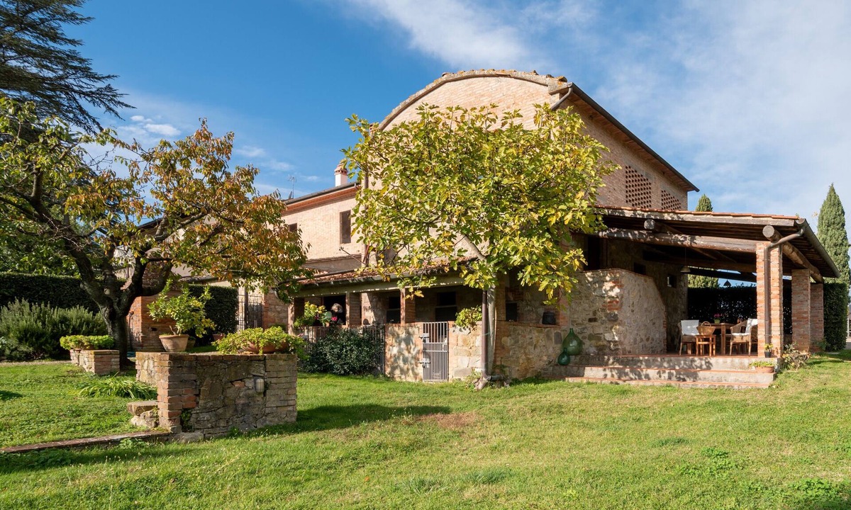 Bucine Villa | Villa 'Il Fienile Il Sole Verde' with Shared Pool and Wi-Fi