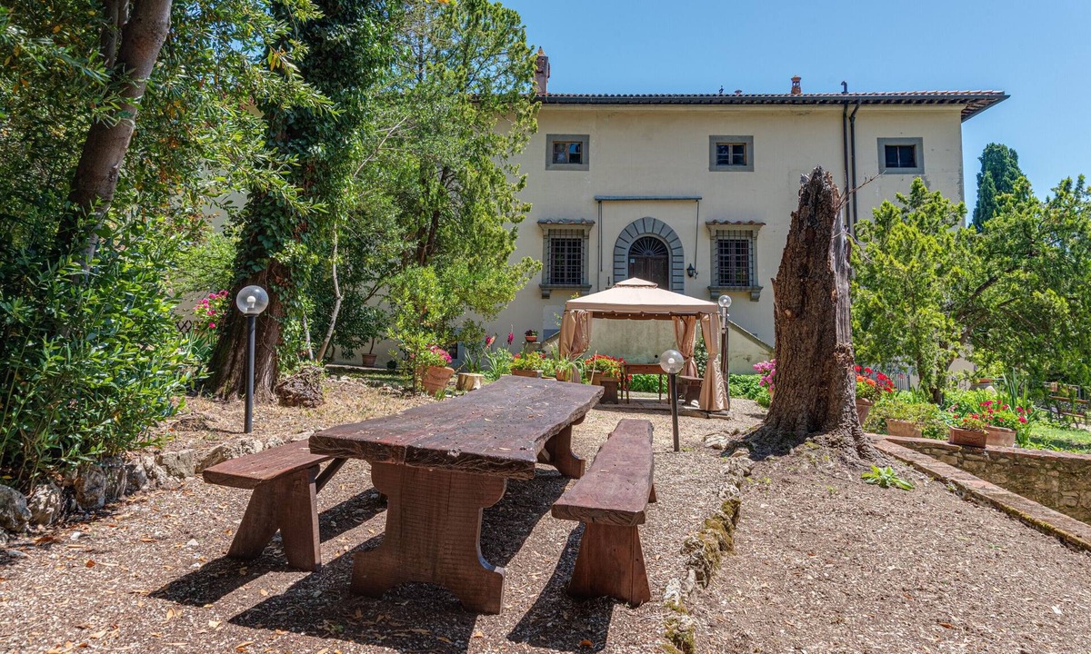 Rignano sull'Arno Villa | Villa 'Il Frassine' with Private Pool, Wi-Fi and Air Conditioning