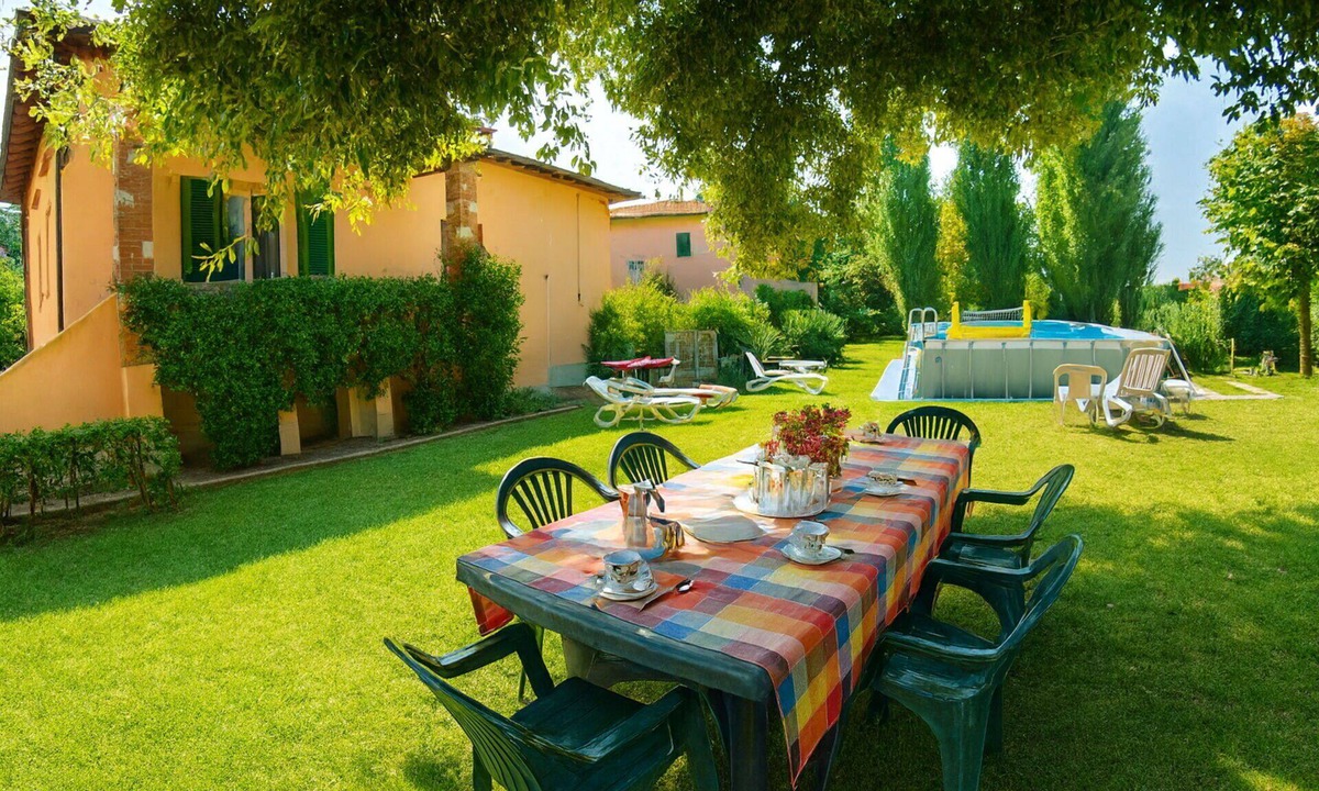 Cascine-La Croce Villa | Villa in Cascine-la Croce with 3 bedrooms sleeps 10