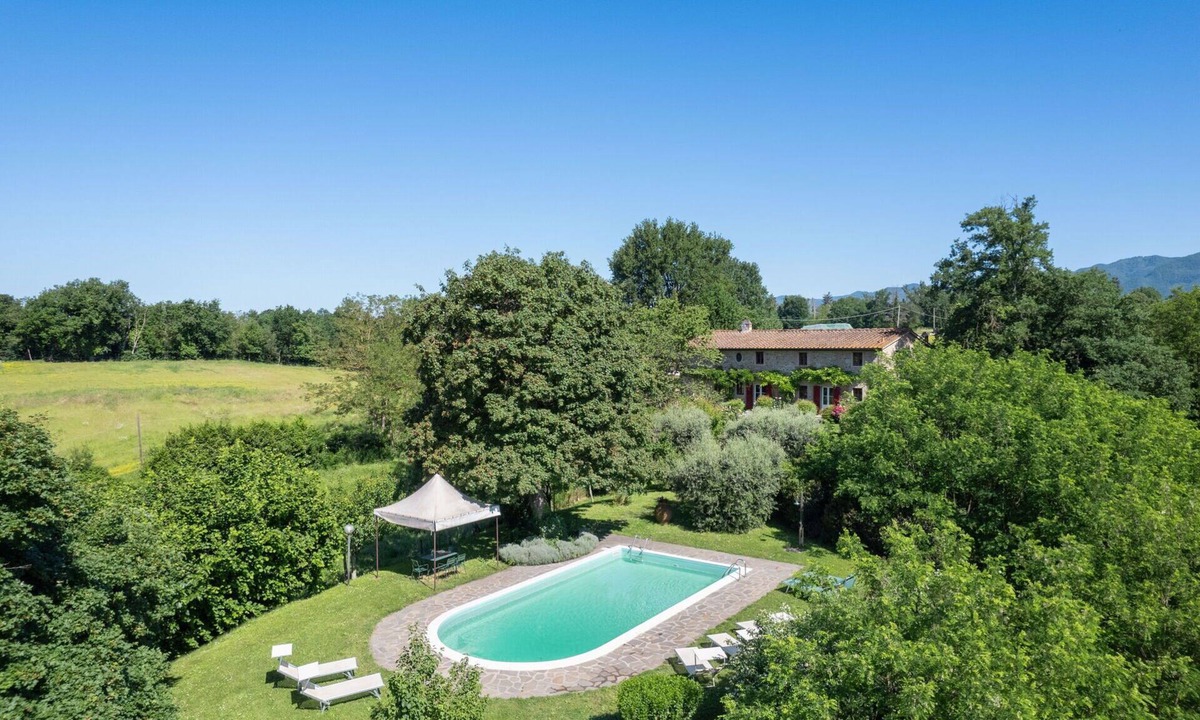 Vicchio Villa | Villa in Rupecanina with 6 bedrooms sleeps 12