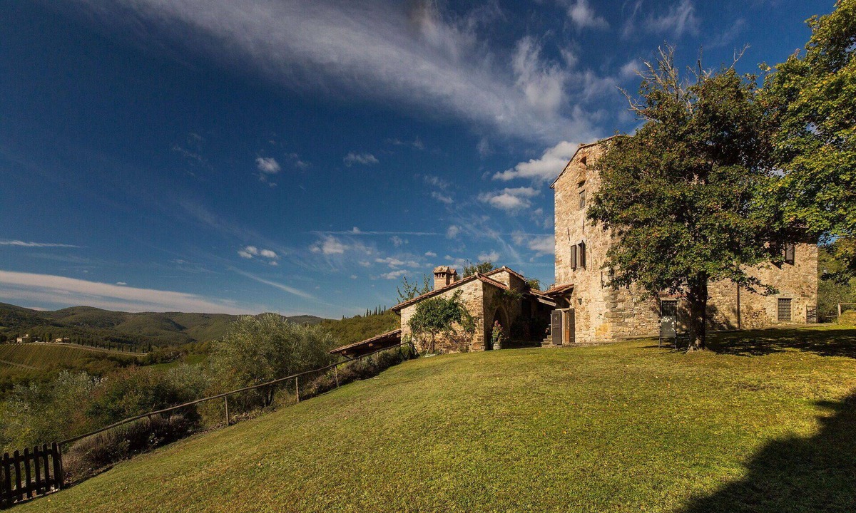 Radda in Chianti Villa | Villa in Volpaia with 6 bedrooms sleeps 12