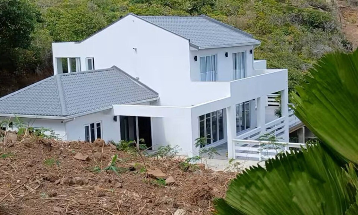 Mount Hardy Villa | Villa Latanyé - 4-bedroom modern villa -Sophisticated Living Above the Bay