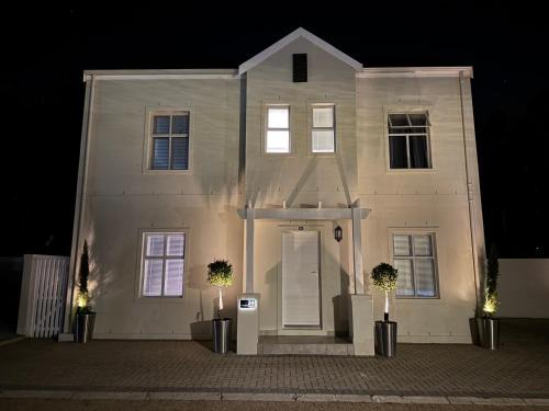 Stellenbosch House | Villa Lyón - 4 Bed 4 Bath in residential Security Estate