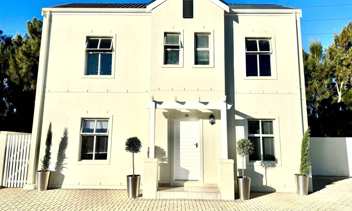 Stellenbosch House | Villa Lyón - 4 Bed 4 Bath in 24/7 Secure Estate