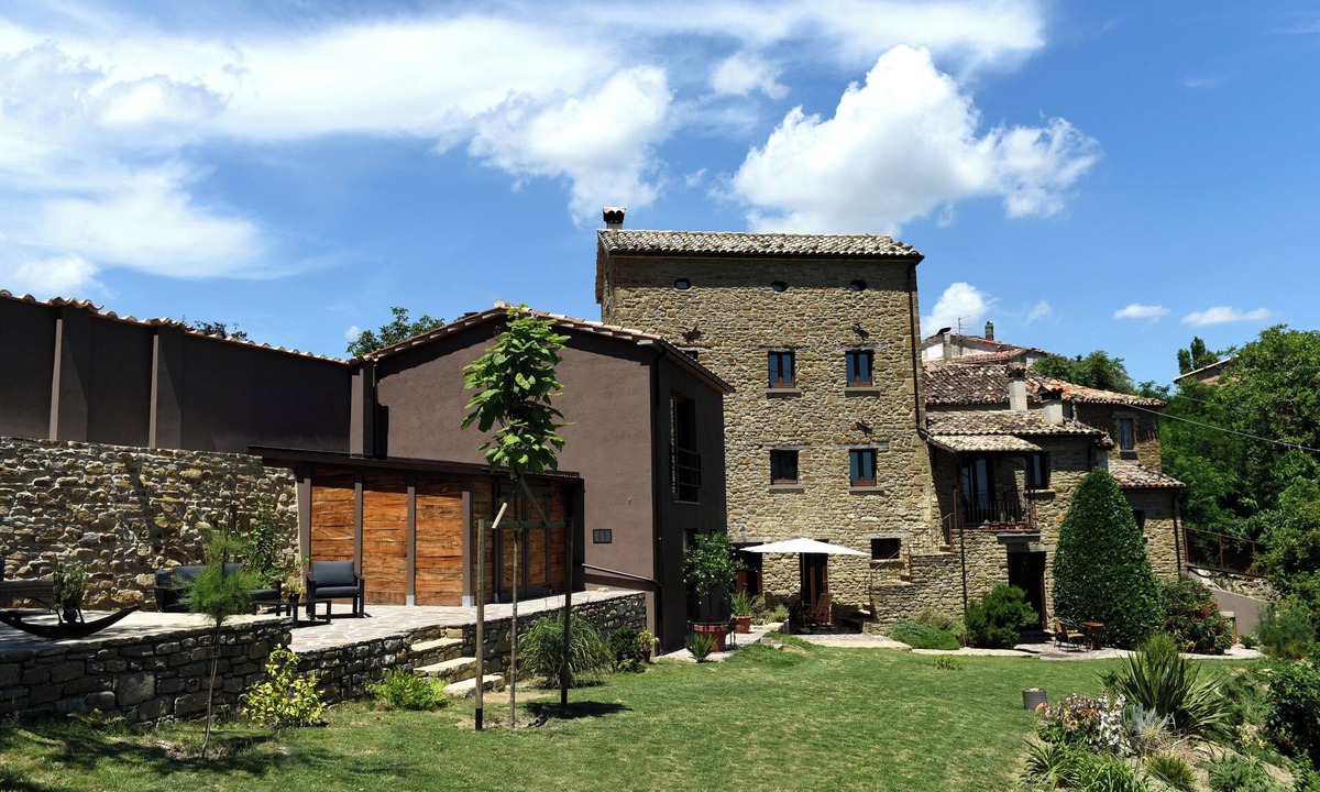 Lunano Apartment | Villa MOKA, modern STUDIO in a farmhouse (15th cent.); Montefeltro (Le Marche)