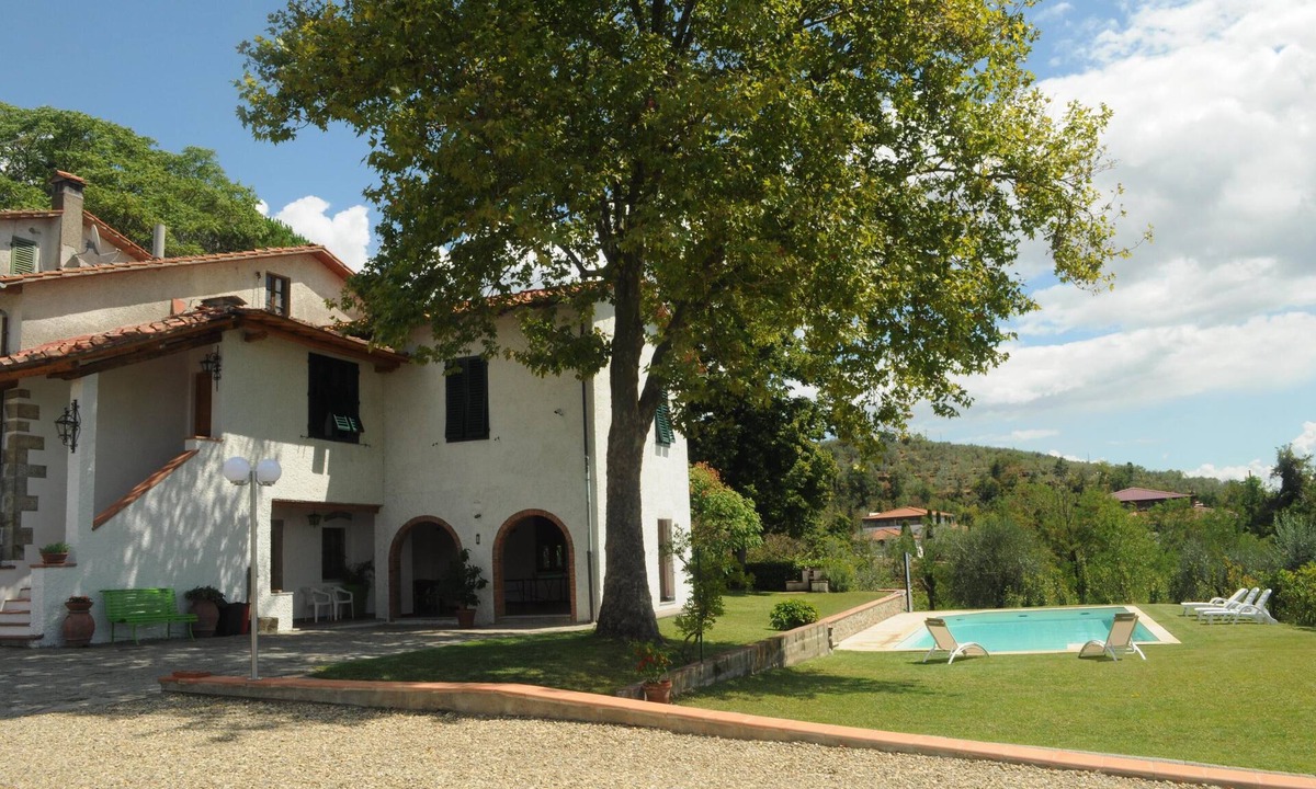 Castelfranco di Sopra Villa | Villa on the Tuscan hills near Florence