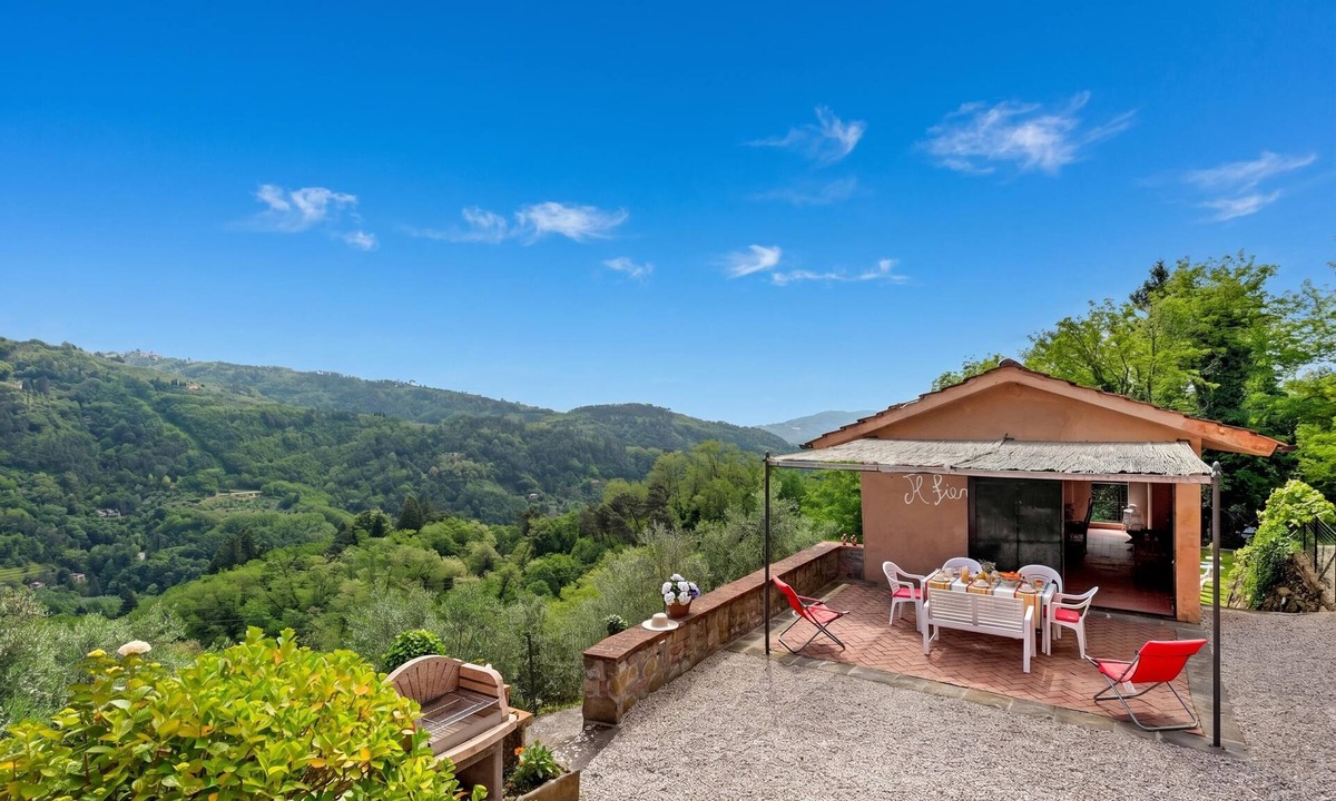 Macchino House | Villa Ortensie - Garden and Views in Marliana, Pistoia, Italy