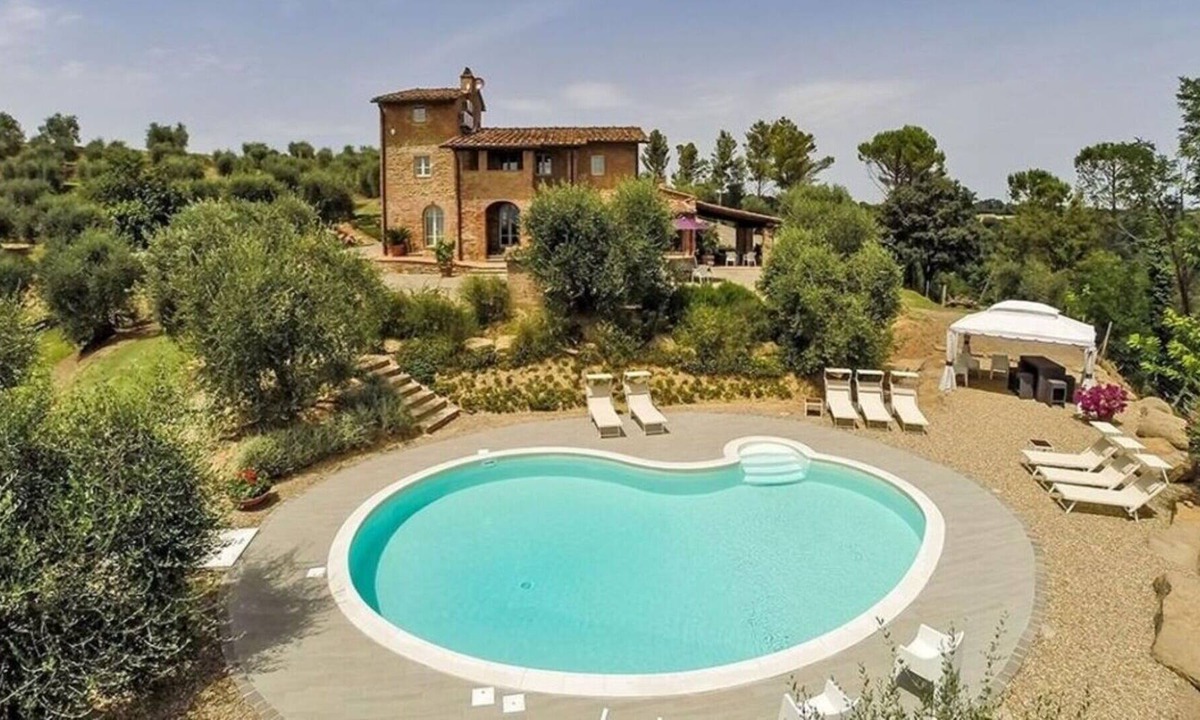 Palaia Villa | Villa Palaia a stunning villa with p/pool surrounded by seven hectares of olive grove close to ...