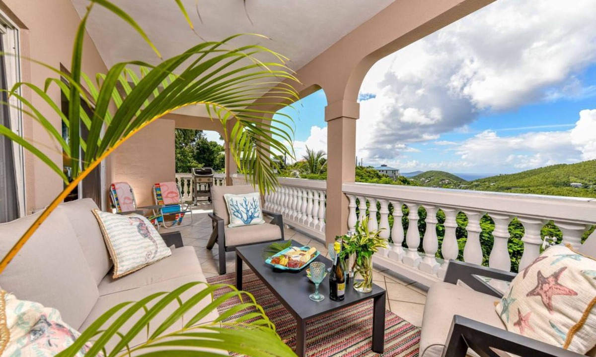 Estate Glucksberg and Grunwald Villa | Villa Papaya: 2 King BR, Pool, AC, near Beach and Cruz Bay