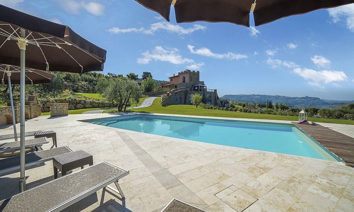 Iano Villa | Villa Pietrina: An elegant and welcoming three-story ancient watch tower surrounded by the greenery, with Free WI-FI.