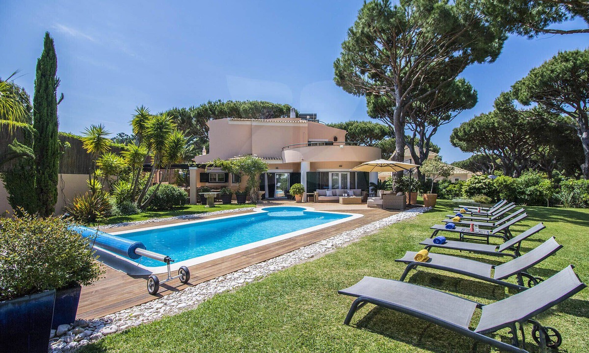 Quarteira Villa | Villa Rubi | 6 Bedrooms | Golf Views | Vilamoura