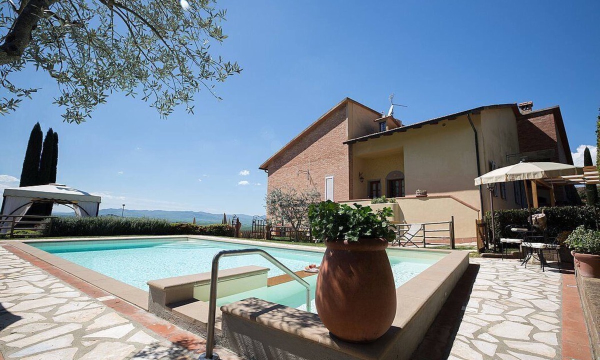 Iano Villa | Villa Salonia: A characteristic and welcoming villa surrounded by meadows and by green hills, with Free WI-FI.
