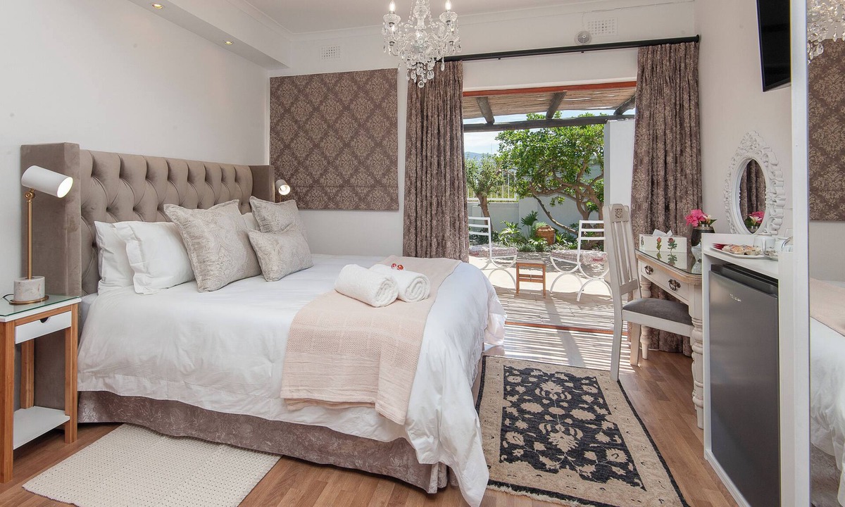 Westcliff House | Villa Venusta