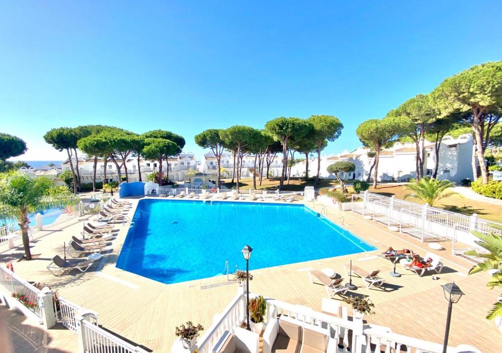 Urbanizacion Hacienda las Chapas House | VIME I Marbella East SWIMMING POOL, GYM & SPA - EaW Homes