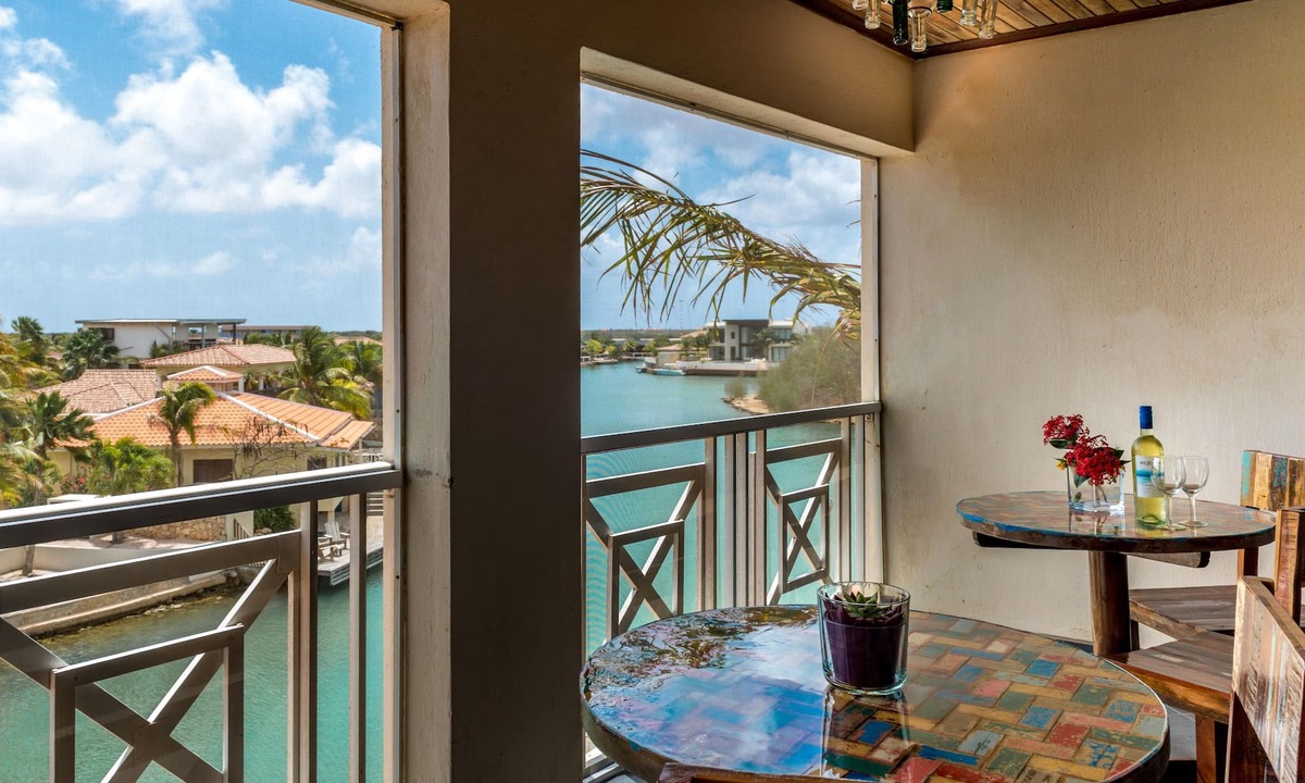 Kralendijk Apartment | Walk to Beaches and Restaurants, spacious breezy apartment w/ screened-in porch