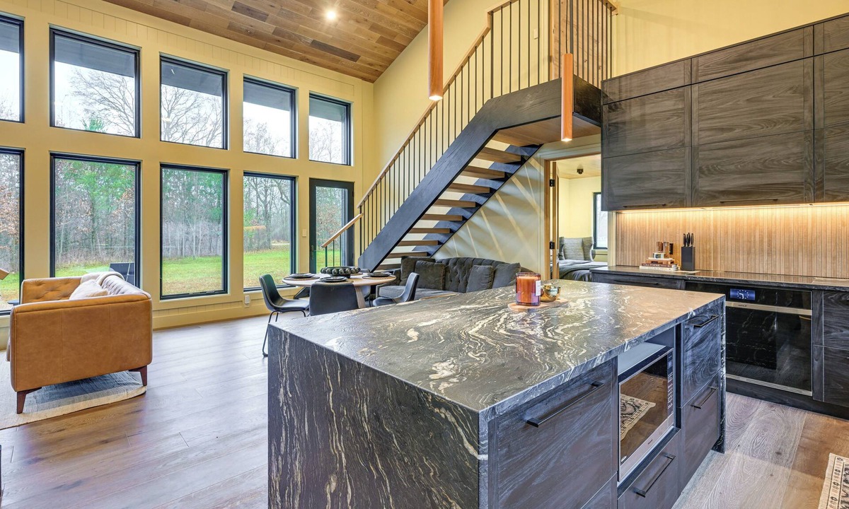 Necedah Cottage | Walk to Castle Rock Lake! Modern Home w/Hot Tub