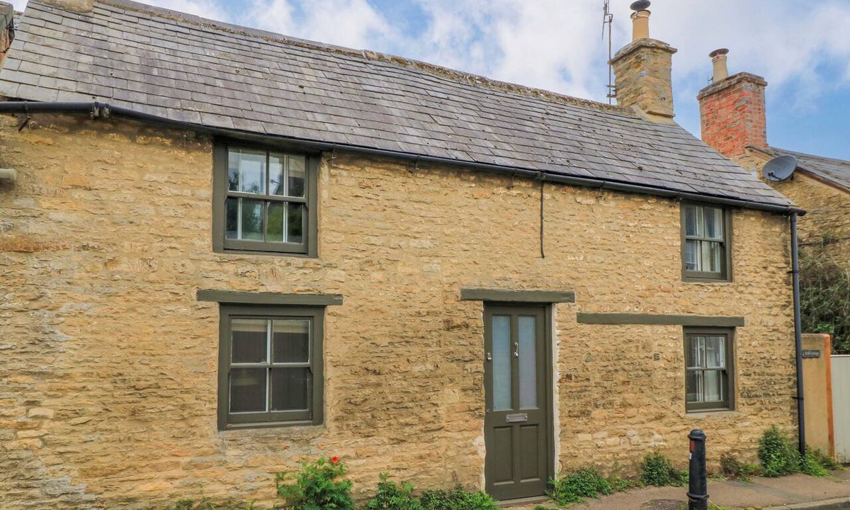 Charlbury Cottage | WELL COTTAGE, pet friendly, character holiday cottage in Charlbury