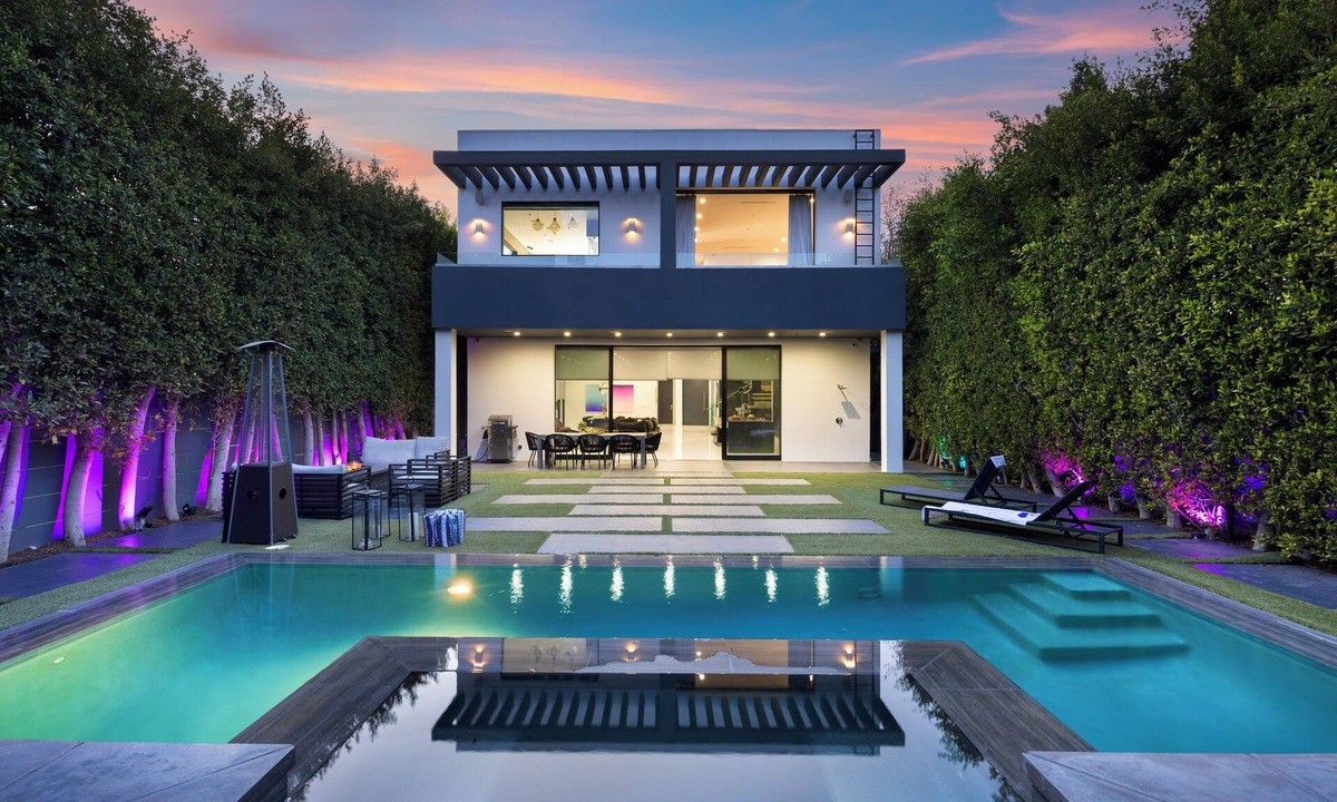 Melrose House | West Hollywood Gem w/Pool, Hot Tub & Fire Pit Near Melrose Ave