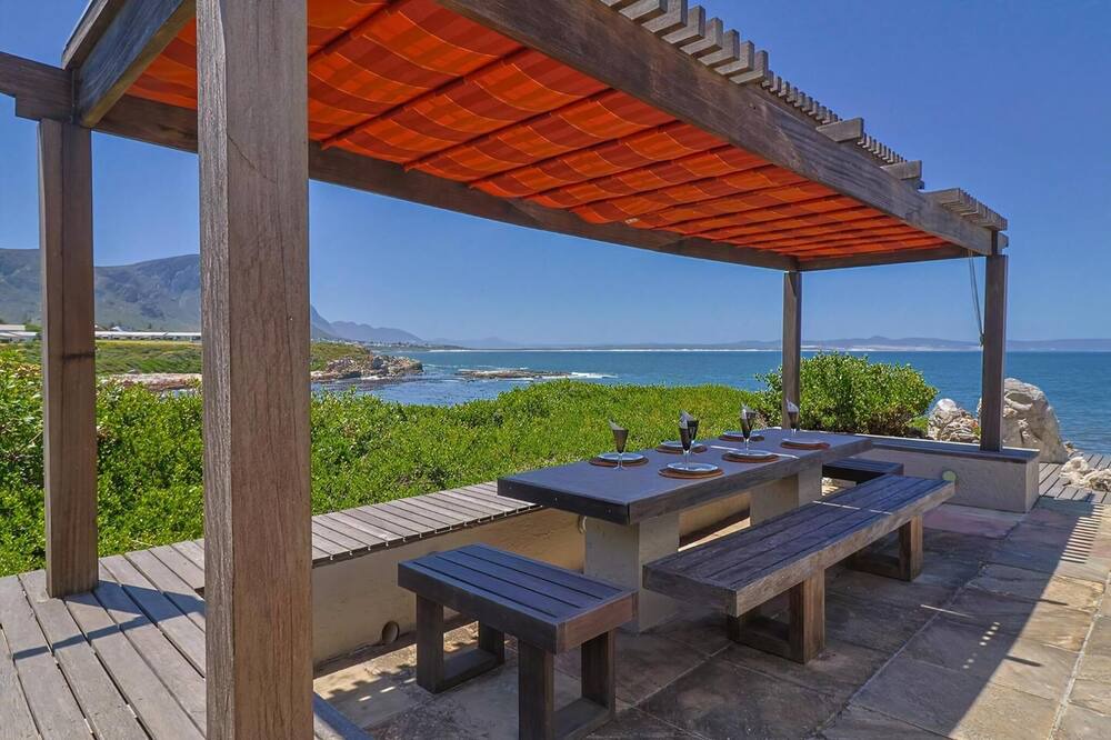 Eastcliff Apartment | Whale Haven Villa | Oceanfront bliss with pool | Whale watching