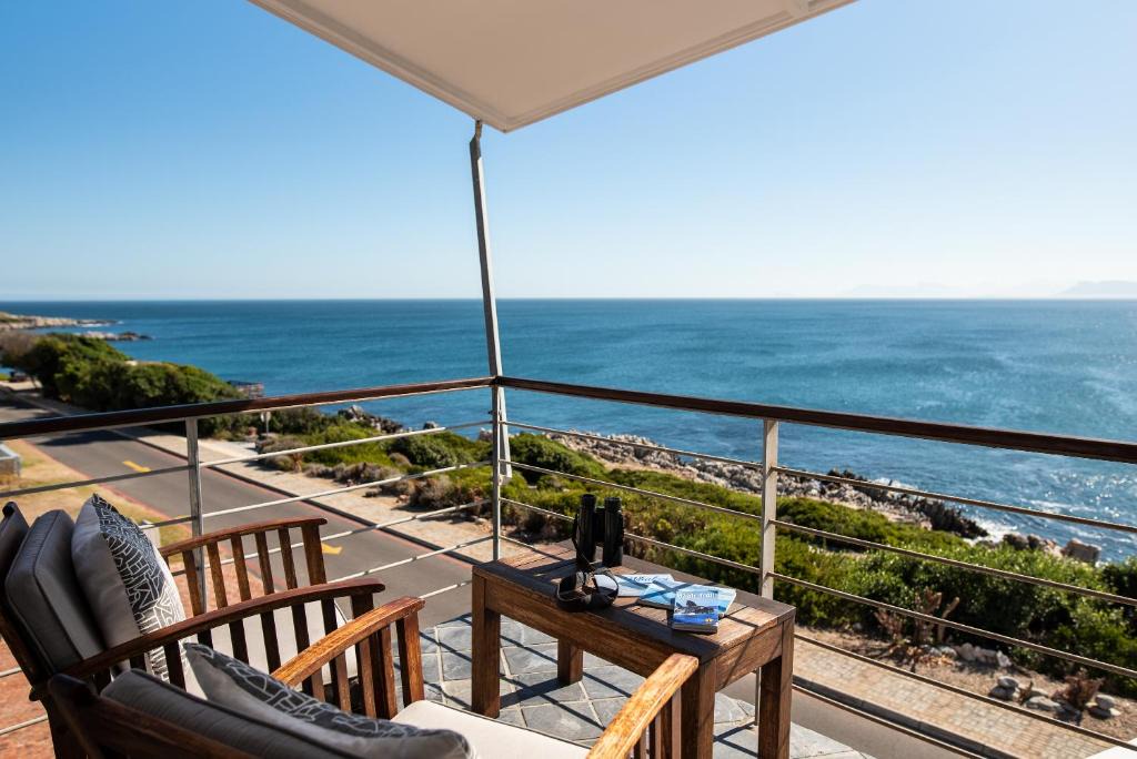 De Kelders House | Whalesong Lodge