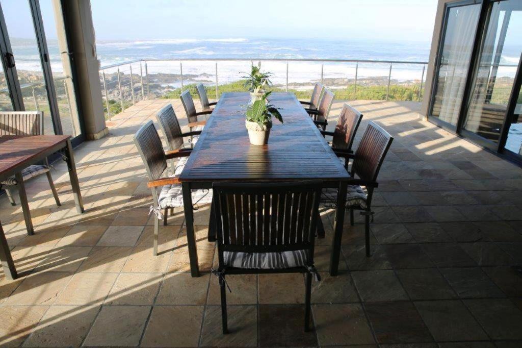 Sandbaai Villa | Whalesong Villa