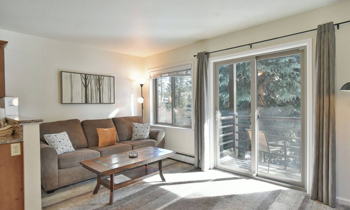 Four O'Clock Condo | Wildwood Suites Bighorn Condo: Ski-in, Downtown Breck