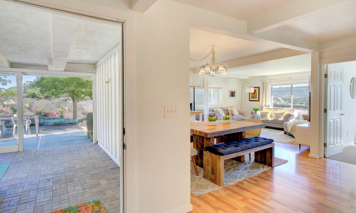 Yountville House | Wine Country Yountville Farmhouse - 7100 Silverado Trail