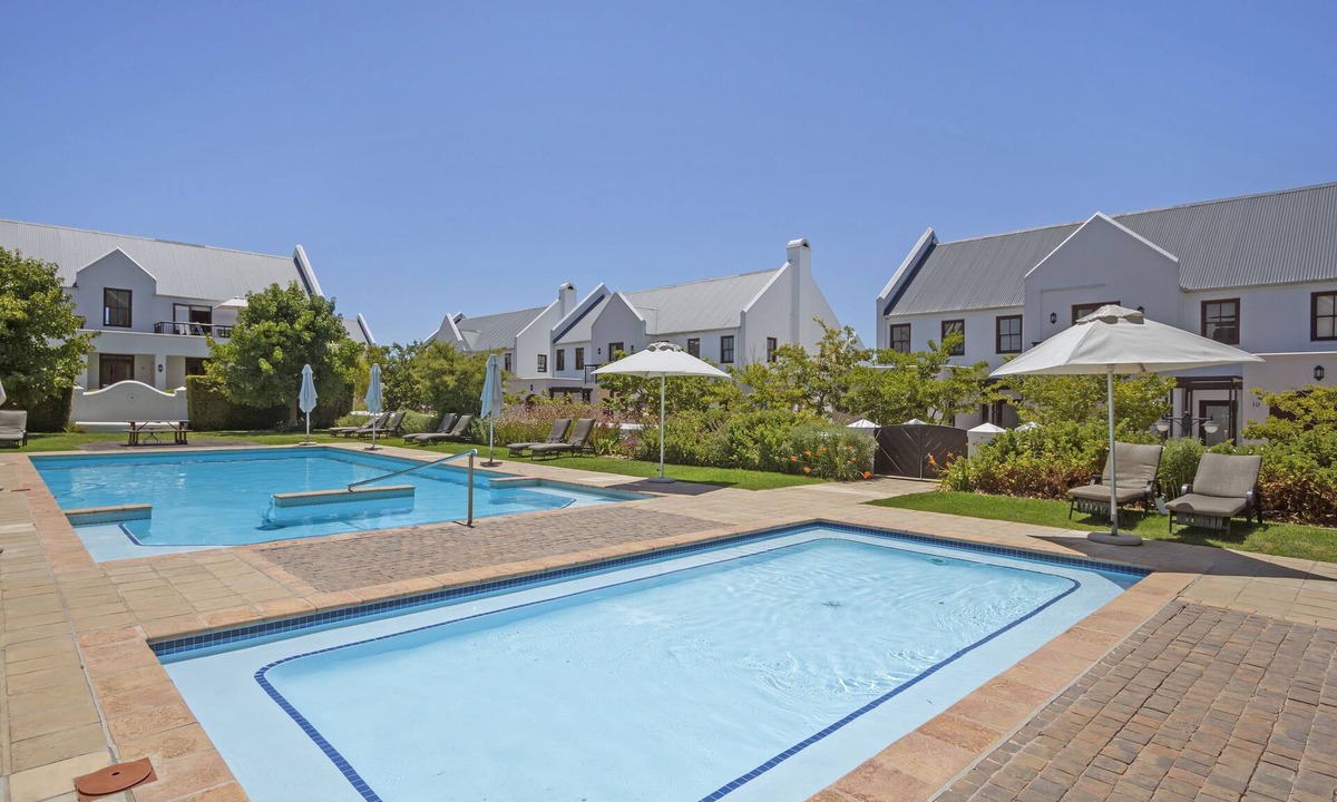 Stellenbosch Apartment | Winelands Golf Lodges 10