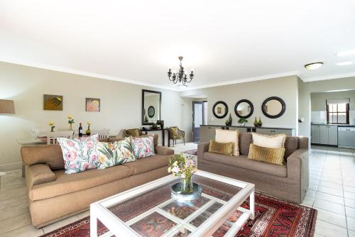 Stellenbosch Cabin | Winelands Golf Lodges 16