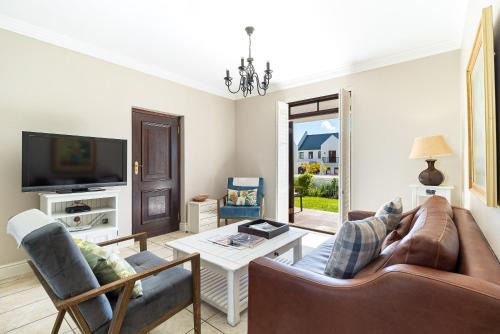 Stellenbosch Cabin | Winelands Golf Lodges 19