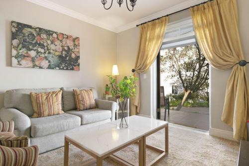Stellenbosch Cabin | Winelands Golf Lodges 37