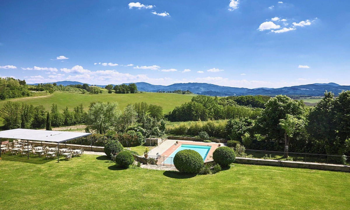 Scarperia Villa | Wonderful private villa for 18 guests with hot tub, WIFI, private pool, A/C and TV