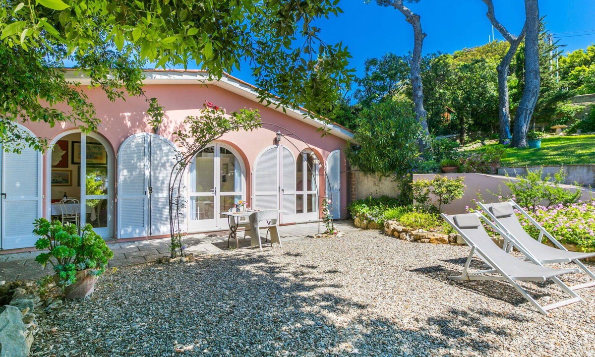Livorno House | Wonderful private villa for 2 people with A/C, WIFI, TV and patio