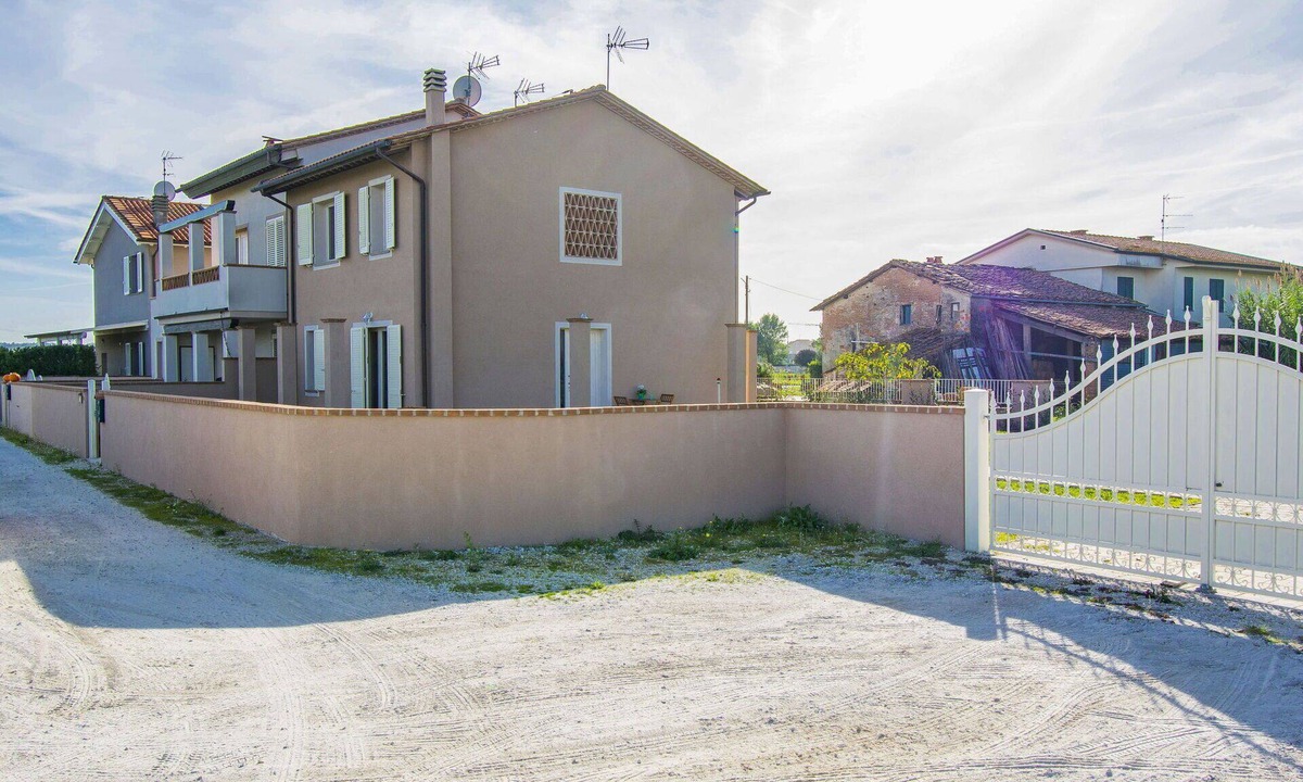 Cascine-La Croce House | Wonderful villa for 5 people with A/C, WIFI, TV, patio and pets allowed
