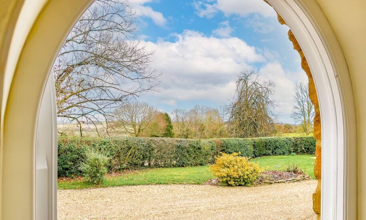 Nether Worton House | Woodcutter`s Cottage - Peaceful Country Retreat