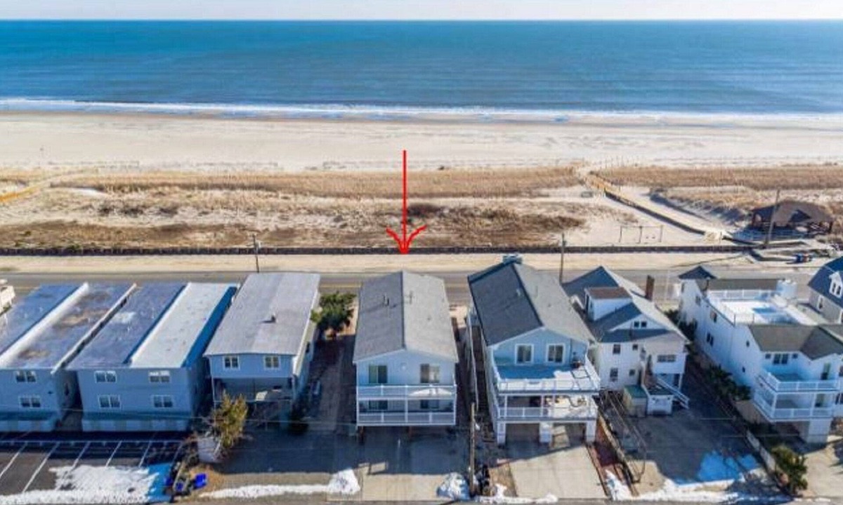 South End Condo | Wow! Perfect OCEAN FRONT with Views. Best Sunrises and Ocean Breeze