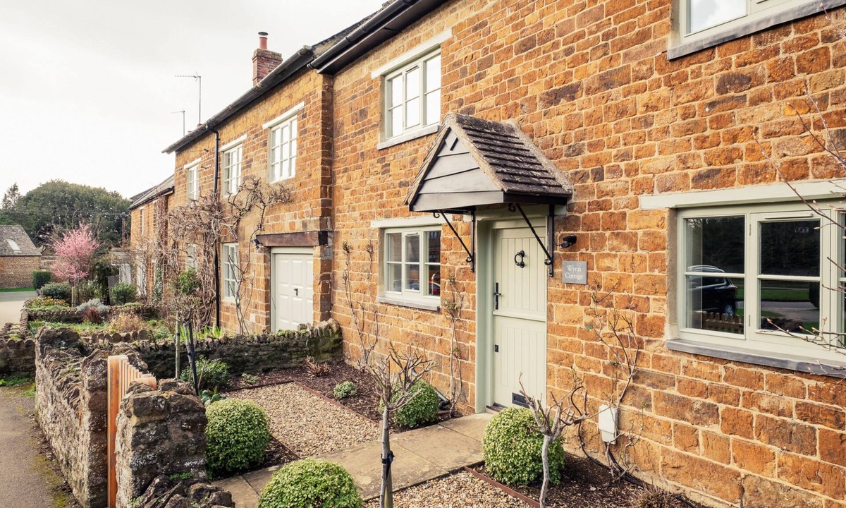 Adderbury Cottage | Wynn Cottage (2) - 2 guests in 1 bedroom