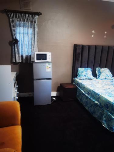 Greater Johannesburg Metropolitan Area House | Yellow Stars Guesthouse