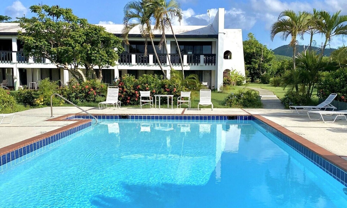 Estate Carlton 1 North Condo | Your Island Getaway with poolside patio!