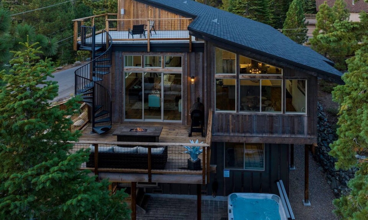 Upper Kingsbury House | Zephyr Cove Hiking Beaches Spa Heavenly Hot Tub Garage 4BR Sleeps 8