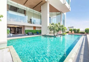 Charming Sky Bay Suite near BTS Phrakanong 简约迷人房近轻轨站 U4