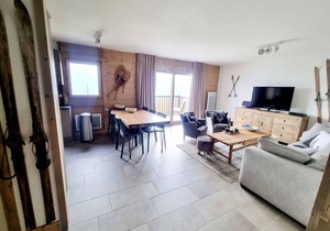 Duplex Apt for 8 with Pool and Parking, Les Saisies