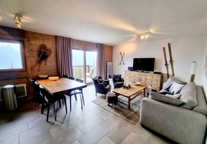 Duplex Apt for 8 with Pool and Parking, Les Saisies
