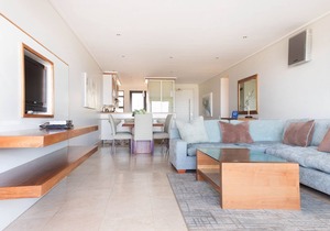 Luxurious Seafront Apartment in the Heart of Historic Hermanus
