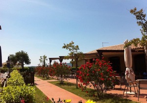 Studio apartment with private garden and panoramic view