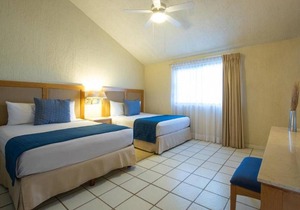 Vibrant Suite Steps to Punta Sur Golf Course