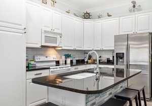 Water's Edge 95 - The Oak Oasis - Renovated Townhome - Walking distance to Beach and Center St.