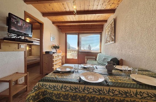 Crest-Voland Apartment | À deux pas des pistes : Appartement 2 pièces cabine à Crest-Voland – 4-6 pers. - FR-1-595-65